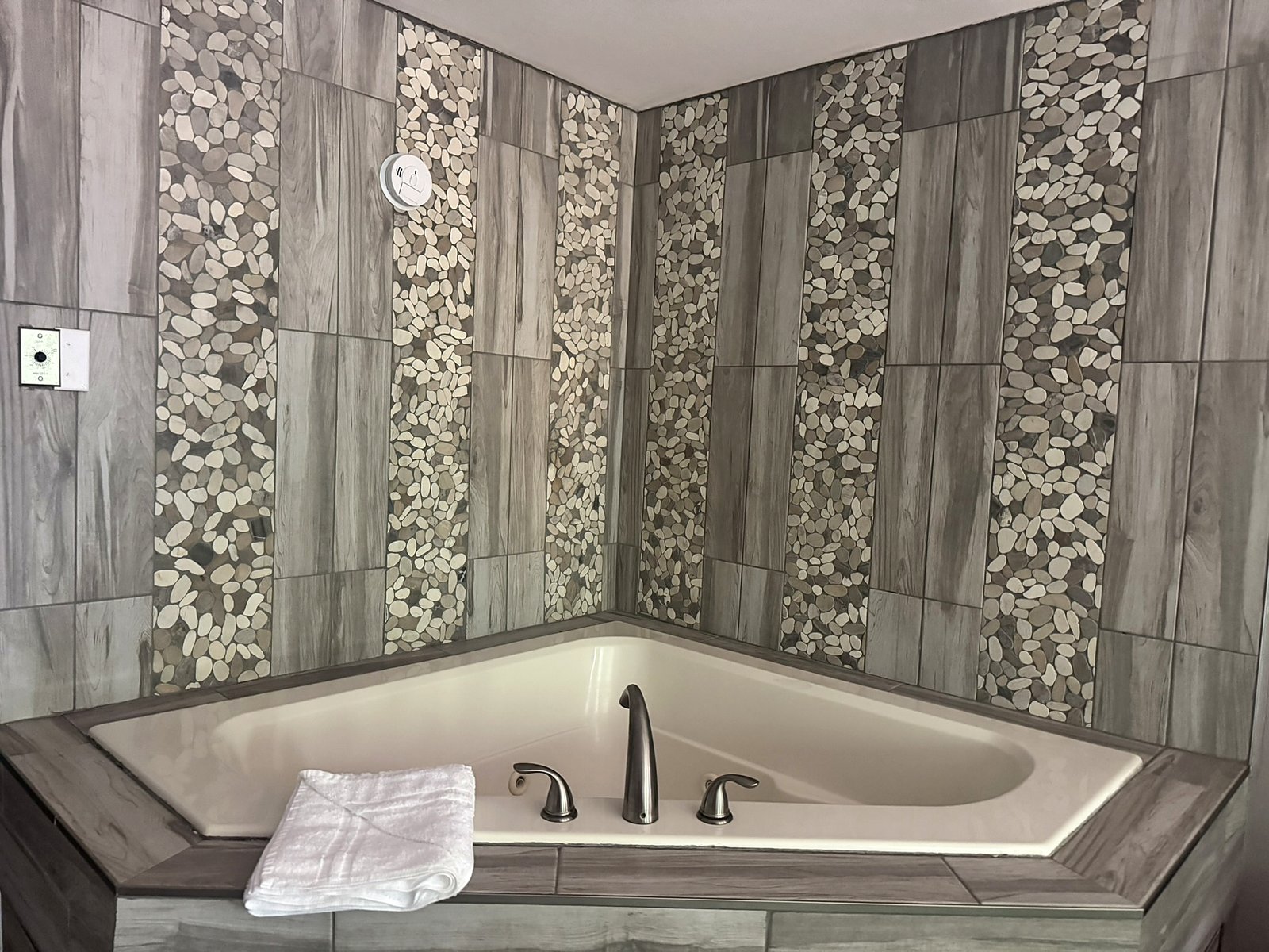 In-room jacuzzi tub detail