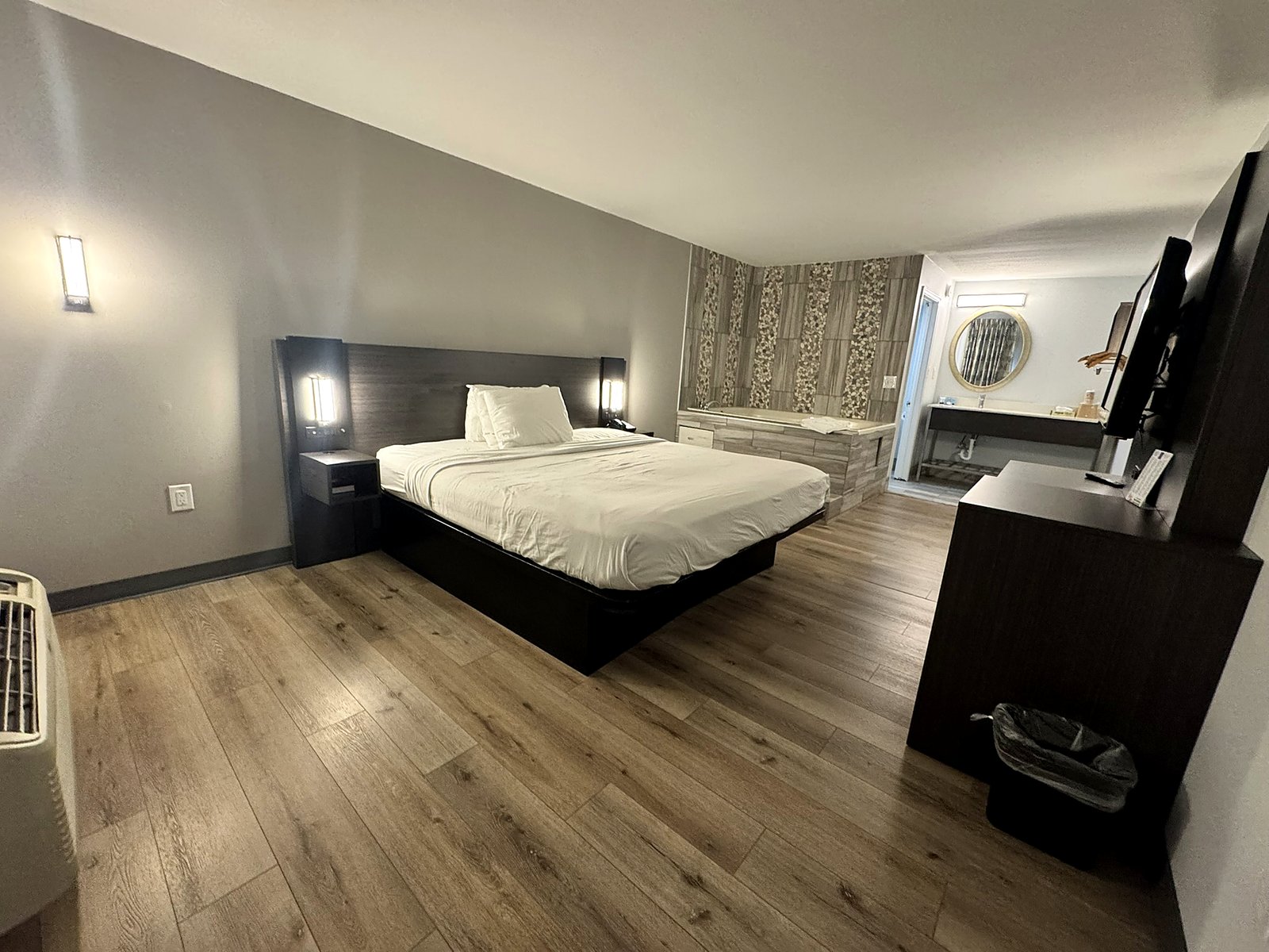 Spacious king bed room